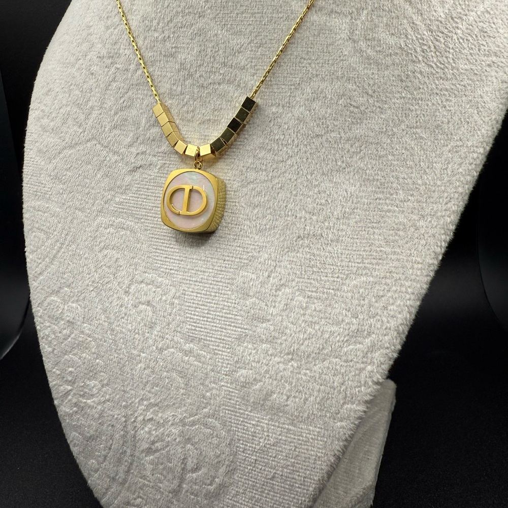 Gold Pendant Necklace